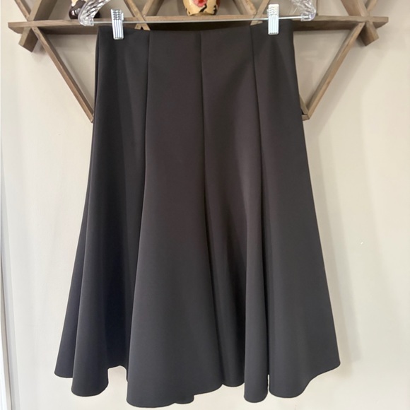 Vince Camuto Dresses & Skirts - Vince Camuto black A-line midi skirt. Women’s Size 0.